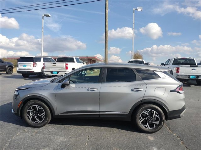 Used 2023 Kia Sportage LX image 5