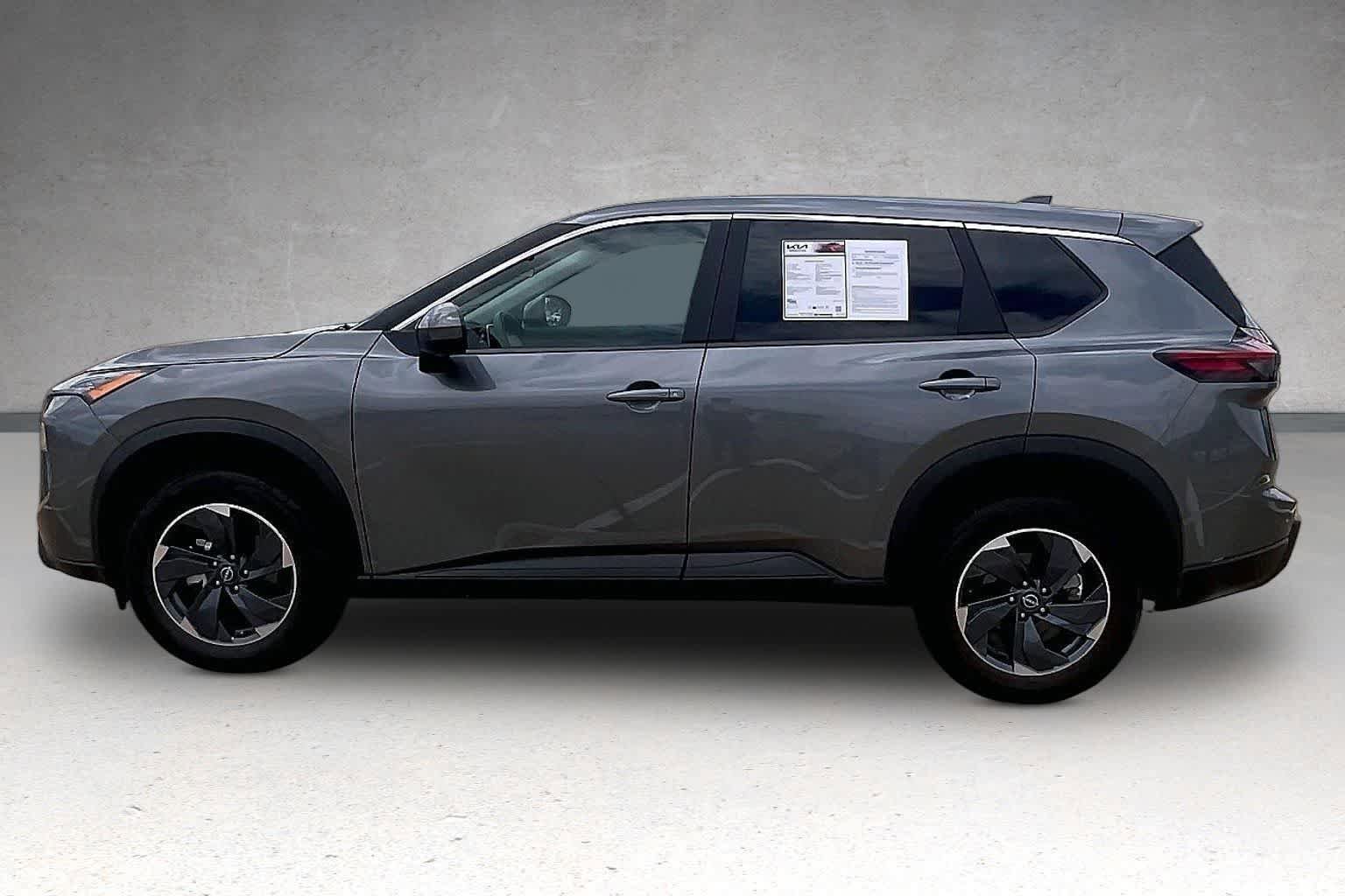 Used 2025 Nissan Rogue SV FWD image 3