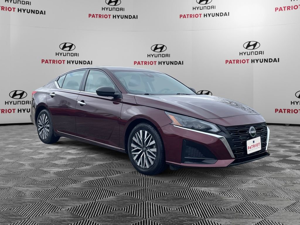 Used 2024 Nissan Altima 2.5 SV