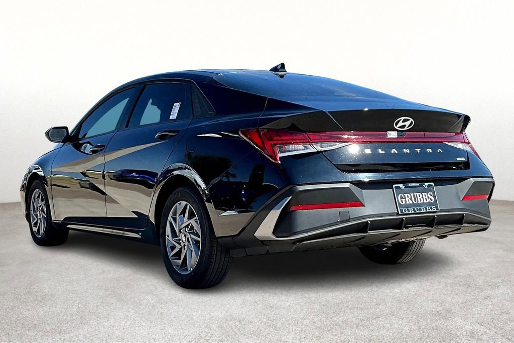 New 2025 Hyundai Elantra Blue FWD image 4