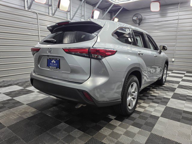 Used 2021 Toyota Highlander LE FWD image 5