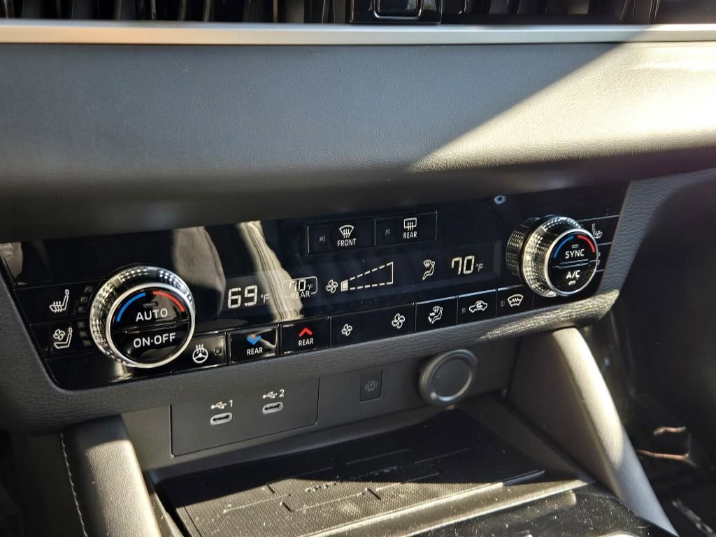 New 2025 Mitsubishi Outlander SEL image 26