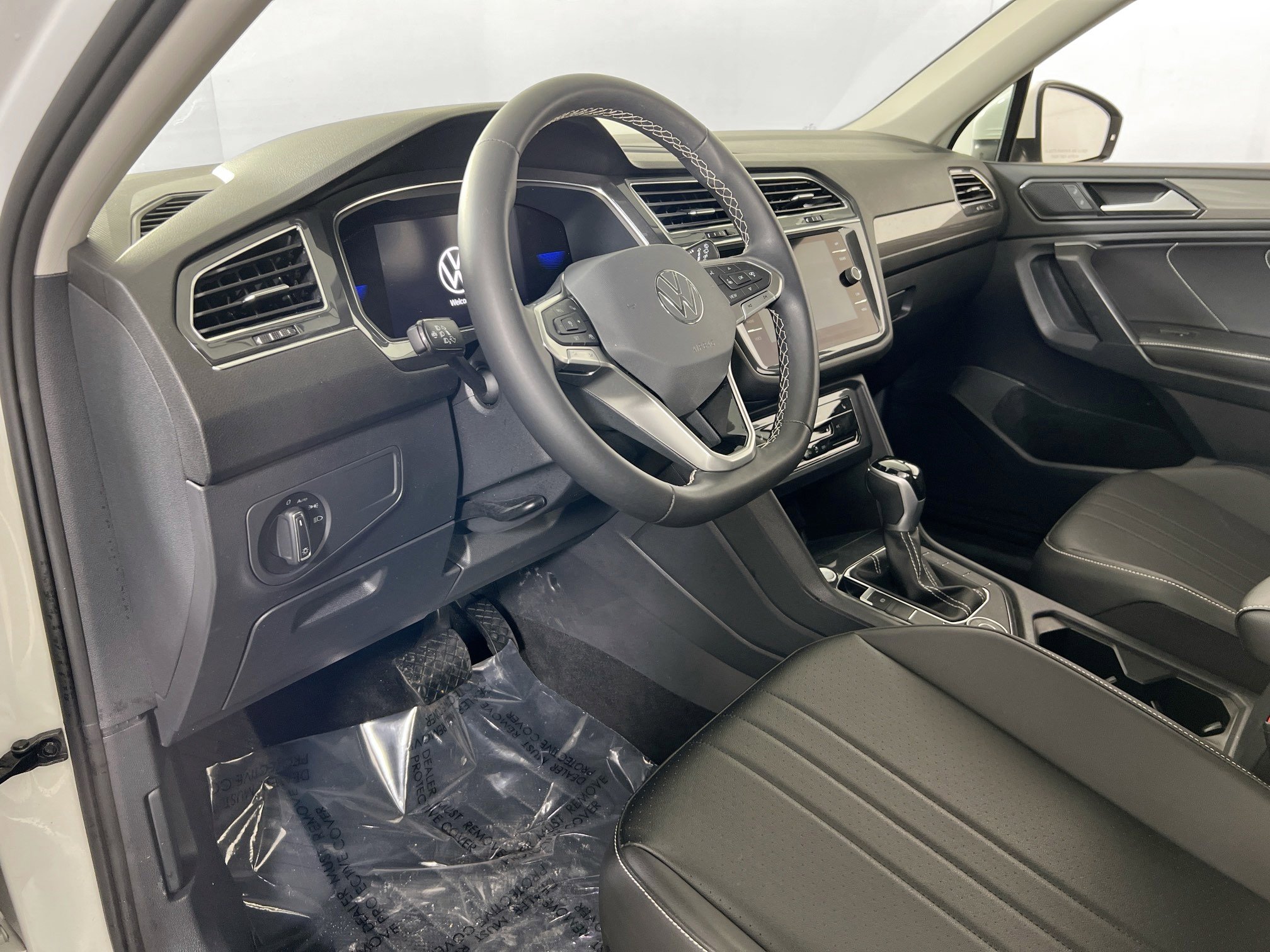 Used 2022 Volkswagen Tiguan SE AWD/4WD image 9