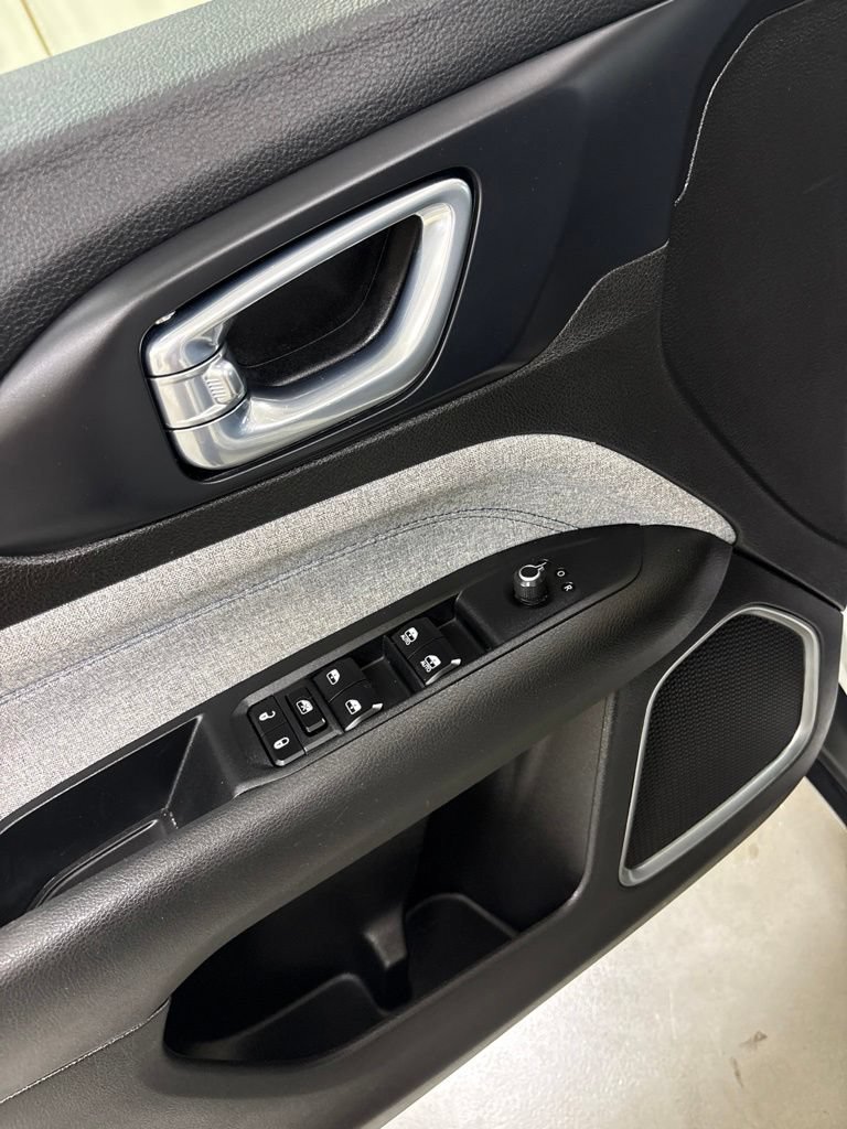 Used 2024 Jeep Compass Latitude AWD/4WD image 18