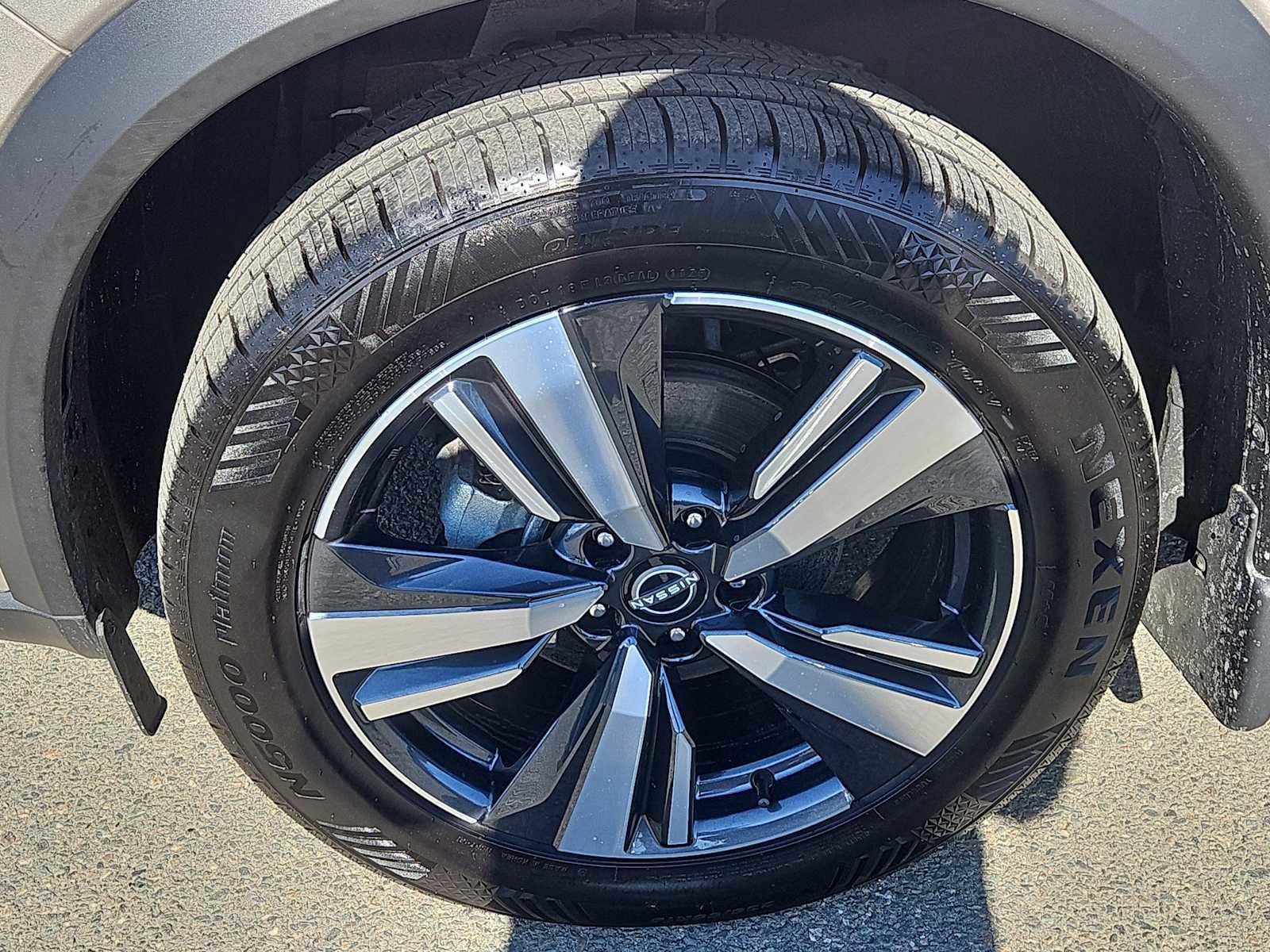 Used 2023 Nissan Rogue SL w/ SL Premium Package image 7