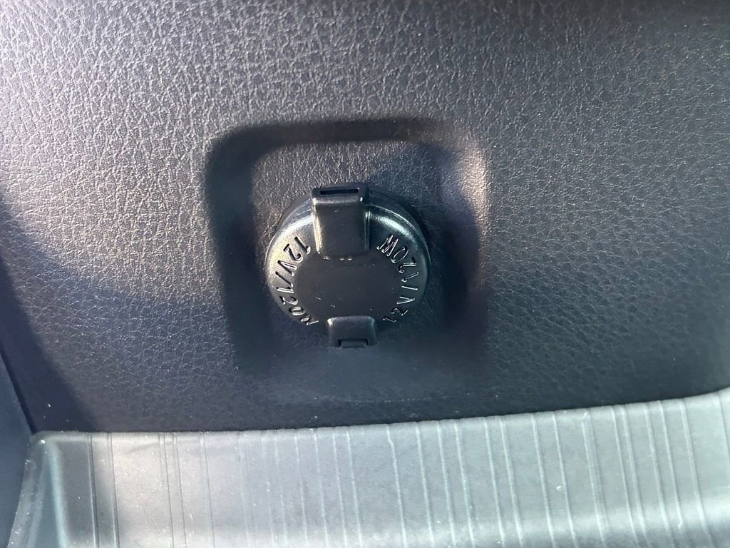 Used 2026 Toyota Sienna XLE FWD image 29