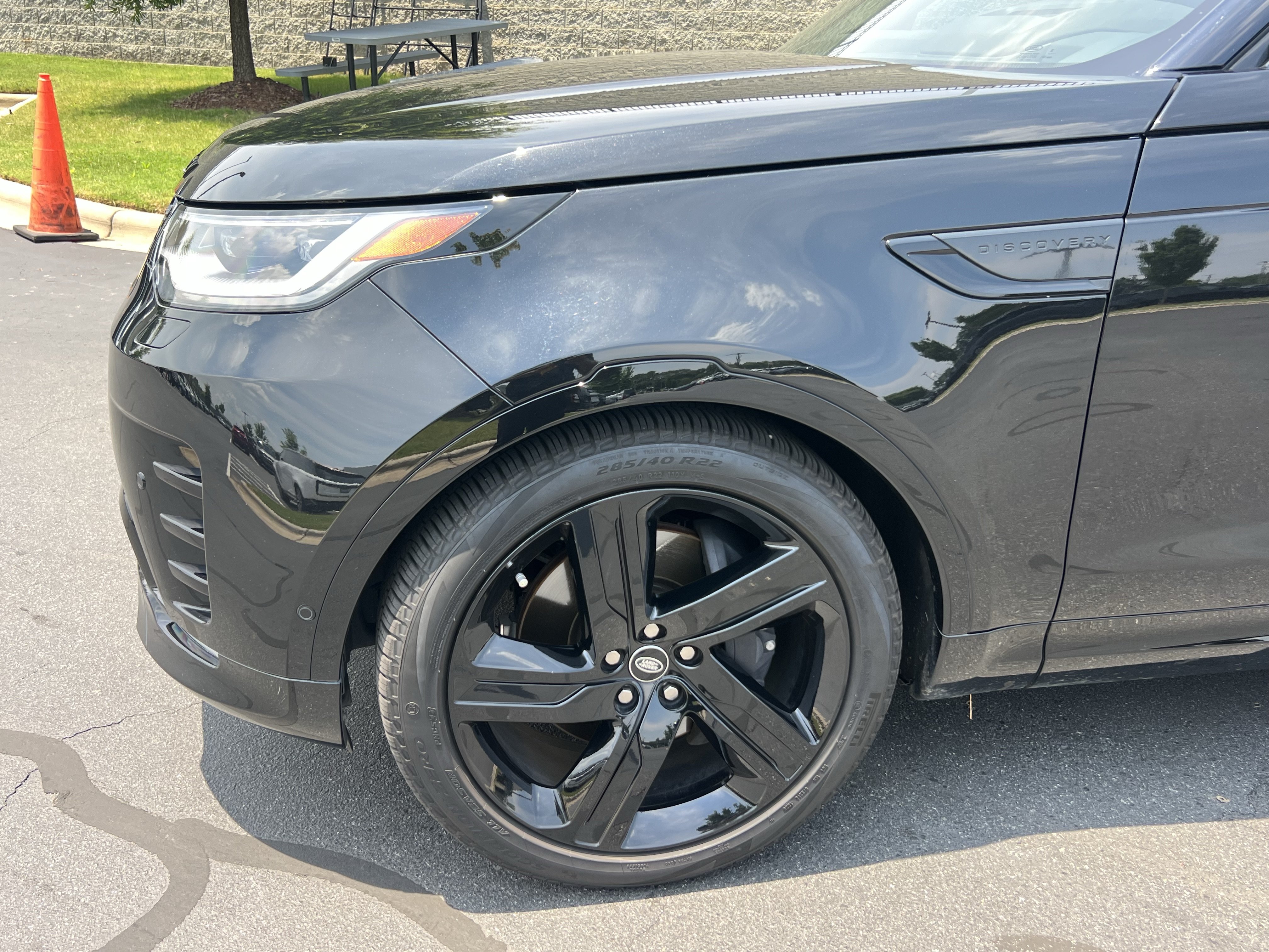 Certified 2025 Land Rover Discovery Dynamic SE AWD/4WD image 13