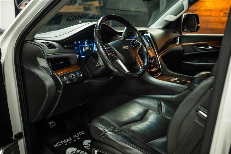 Used 2019 Cadillac Escalade Luxury AWD/4WD image 9