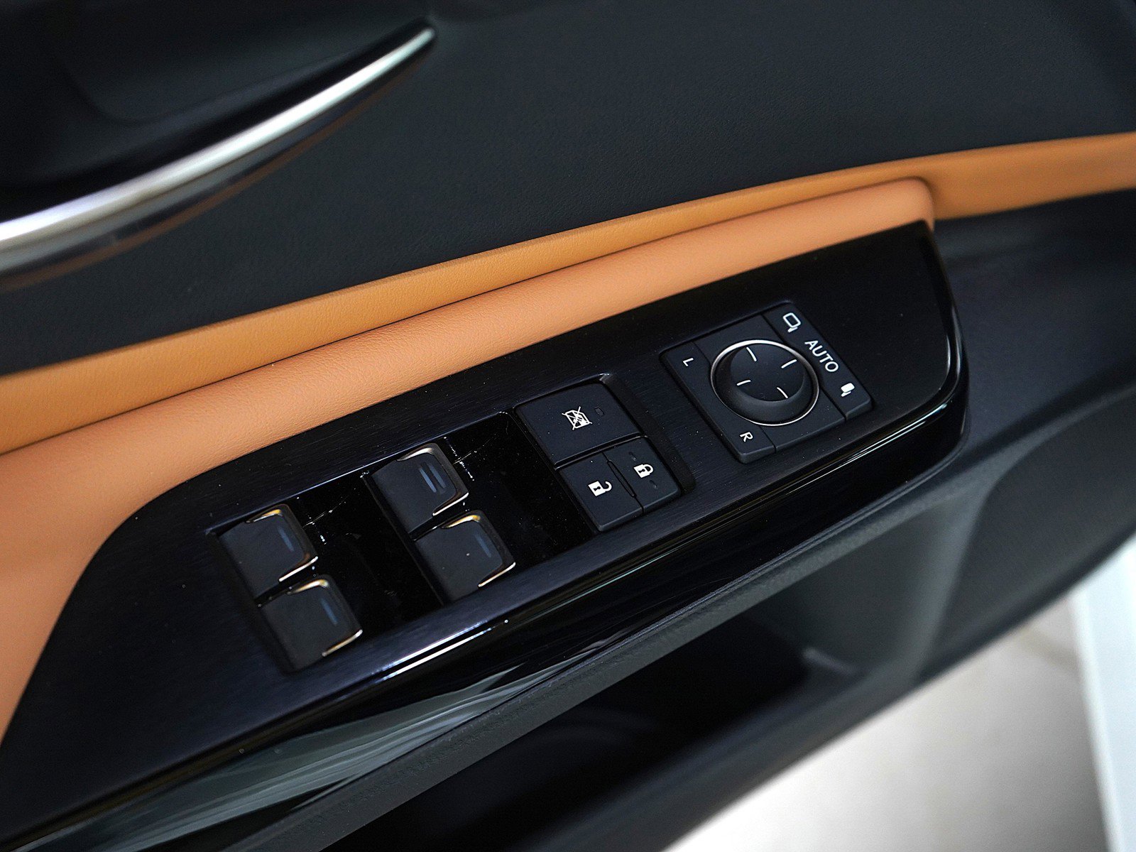 Used 2024 Lexus ES 250 w/ Premium Package image 19