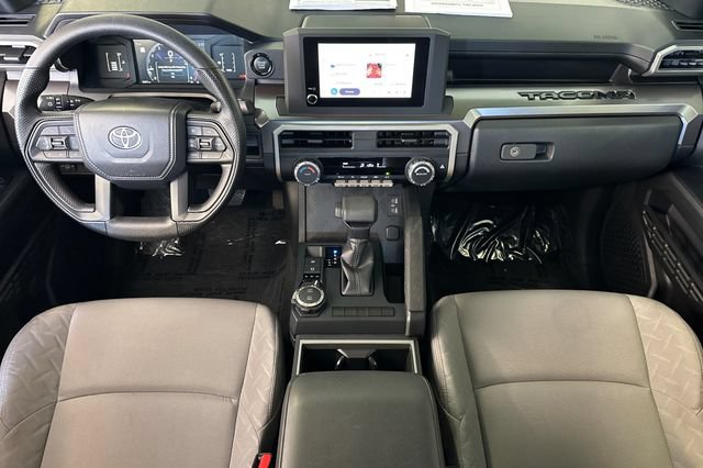 Used 2025 Toyota Tacoma SR5 AWD/4WD image 15