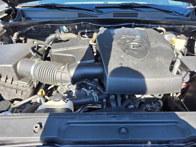Used 2018 Toyota Tacoma TRD Sport AWD/4WD image 17