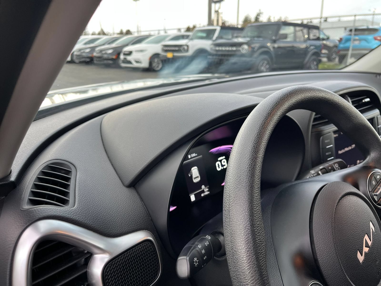 Used 2025 Kia Soul LX w/ LX Technology Package FWD image 33