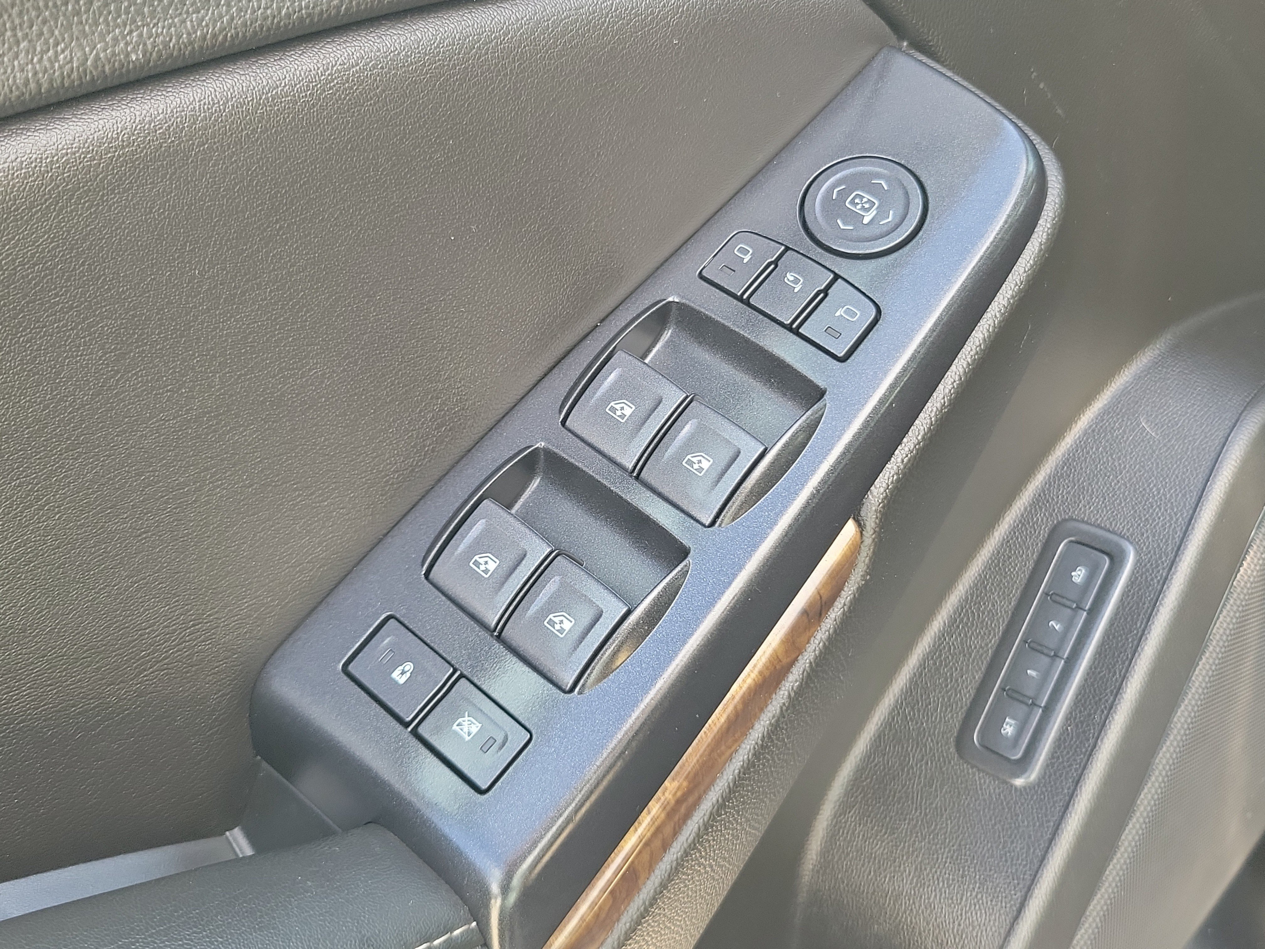 Used 2020 Chevrolet Suburban LT AWD/4WD image 32