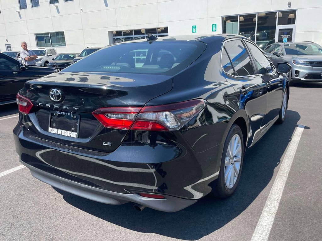 Used 2021 Toyota Camry LE w/ Convenience Package image 5