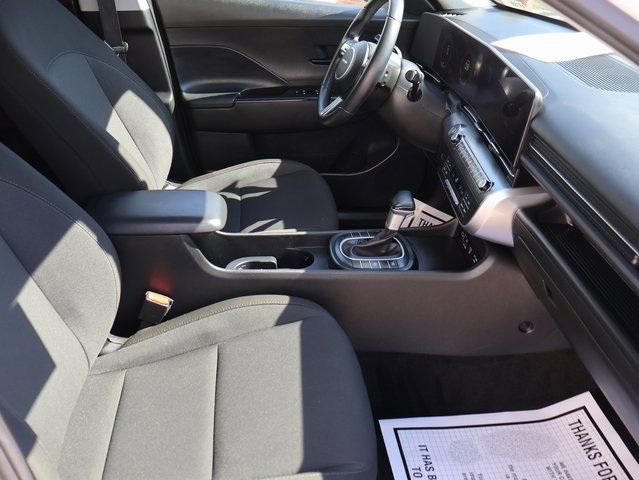 Used 2025 Hyundai Kona SEL image 12