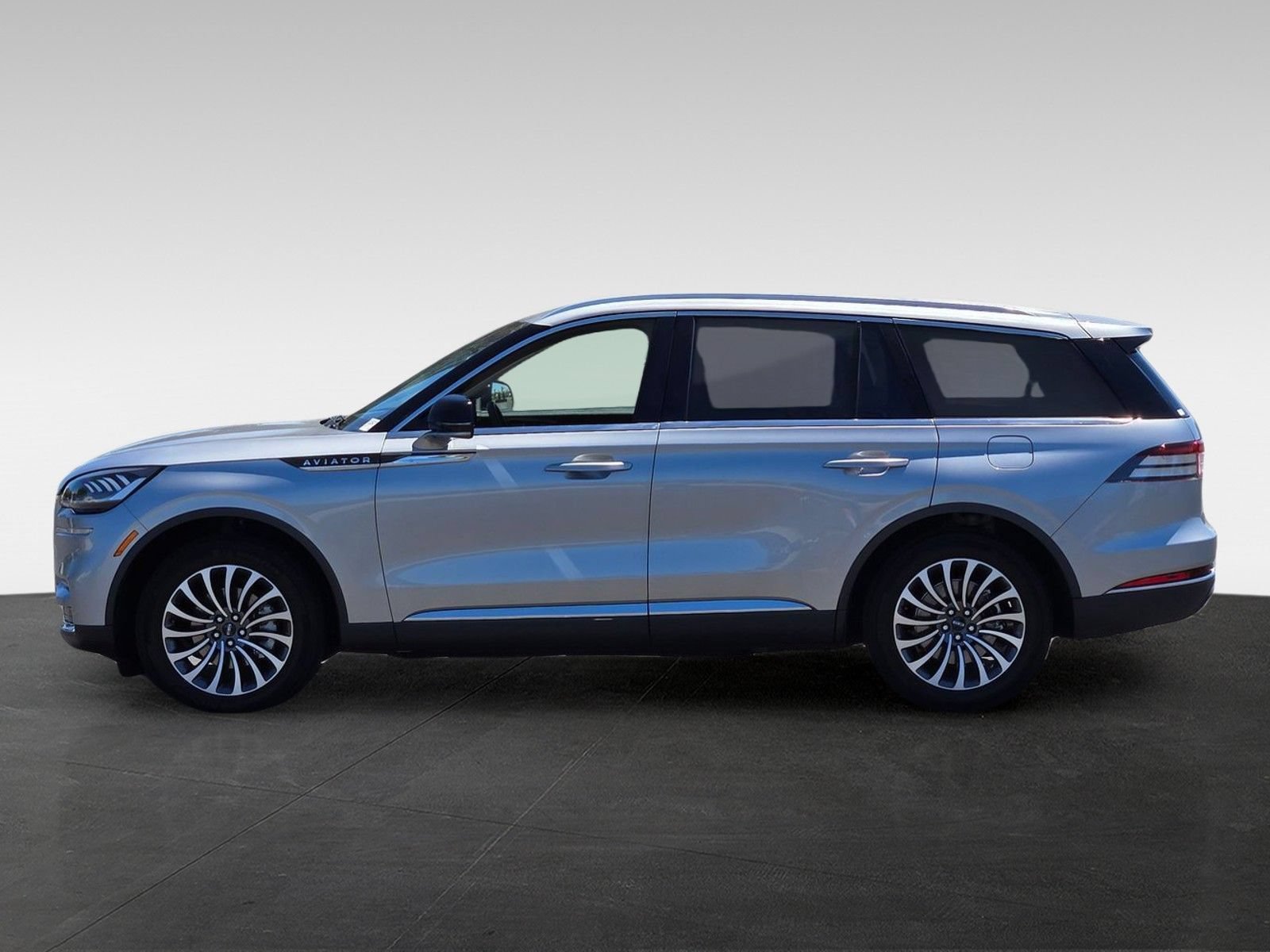 Used 2024 Lincoln Aviator 2WD w/ Premium Package image 8