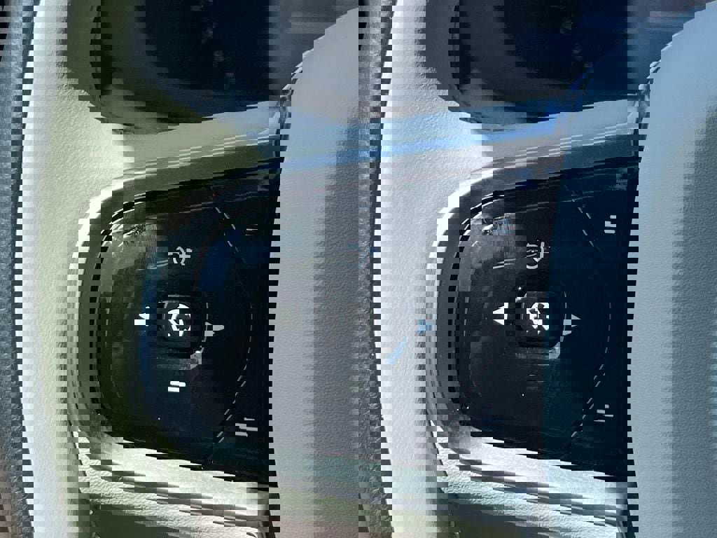 Certified 2025 Volvo XC60 T8 Plus w/ Protection Package Premier image 30