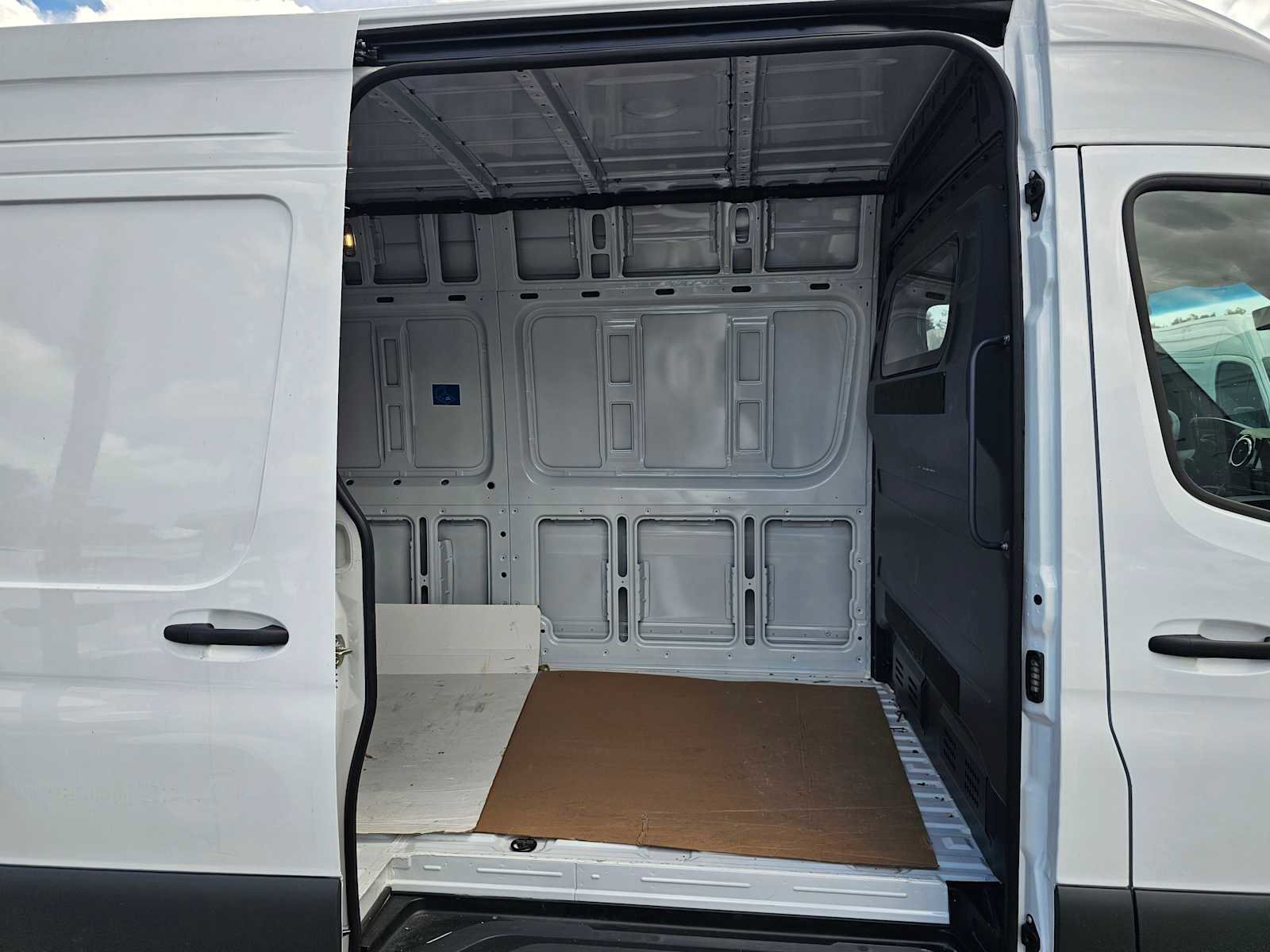 Used 2025 Mercedes-Benz Sprinter 2500 image 12