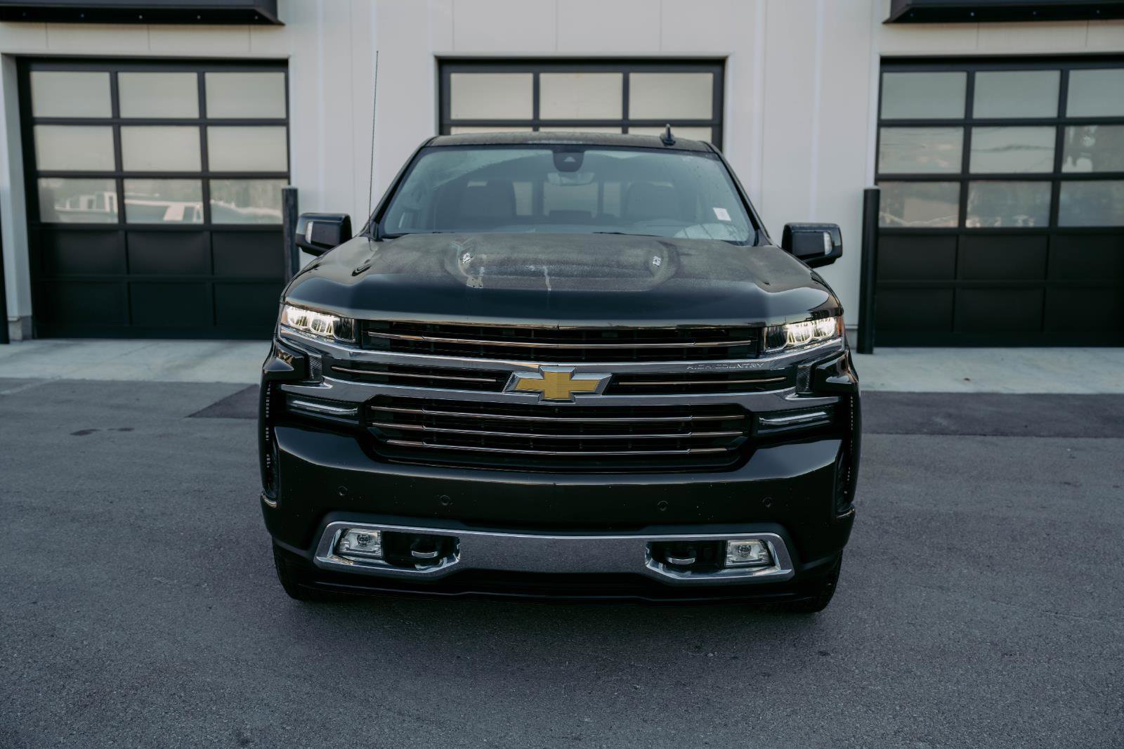 Used 2021 Chevrolet Silverado 1500 High Country w/ Technology Package image 2