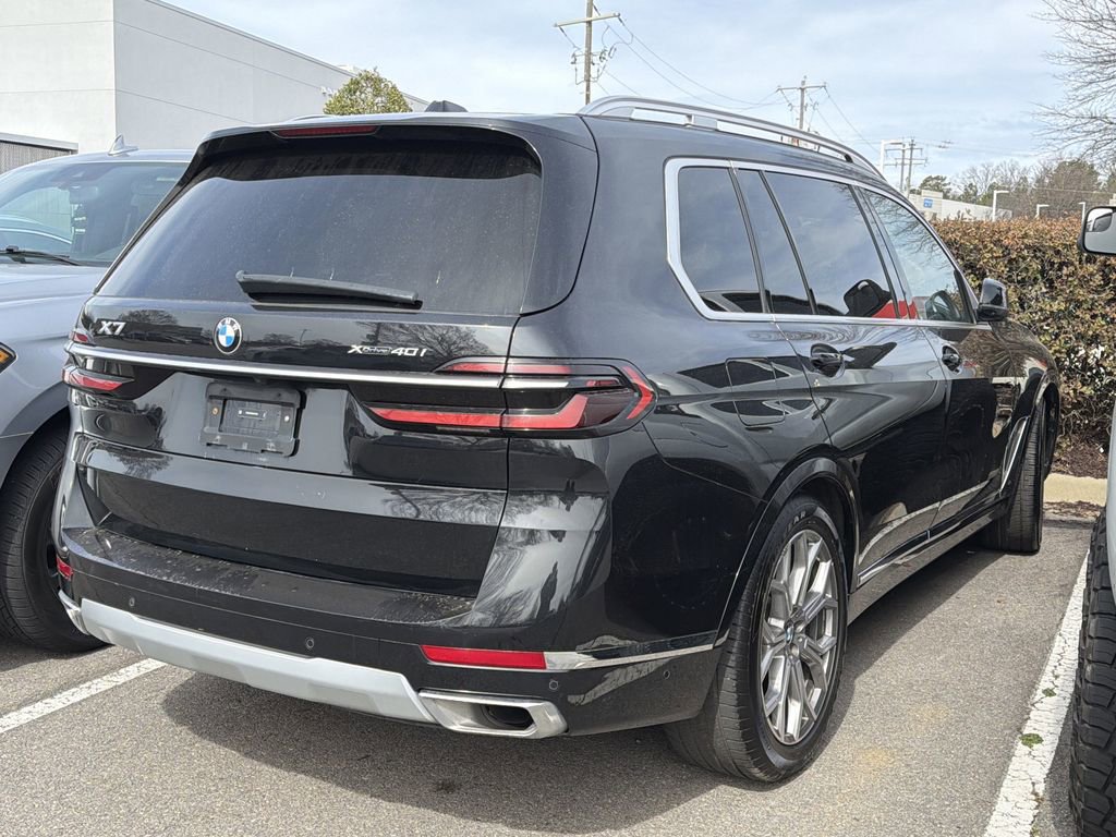 Used 2025 BMW X7 xDrive40i w/ Premium Package image 3