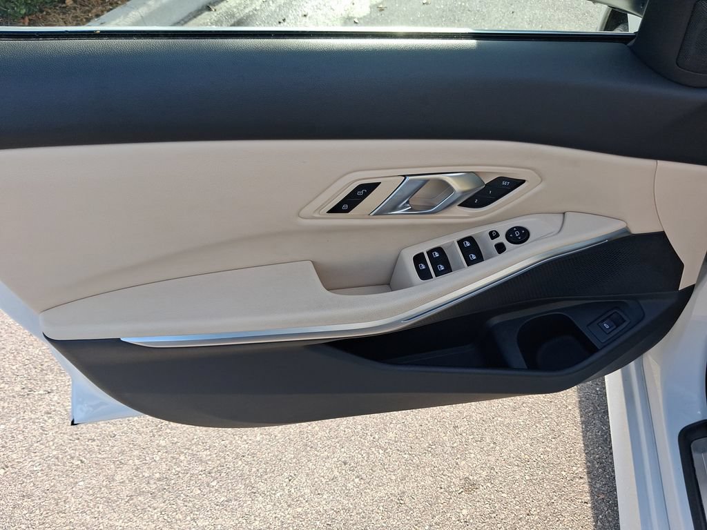 Used 2025 BMW 330i Sedan RWD image 17
