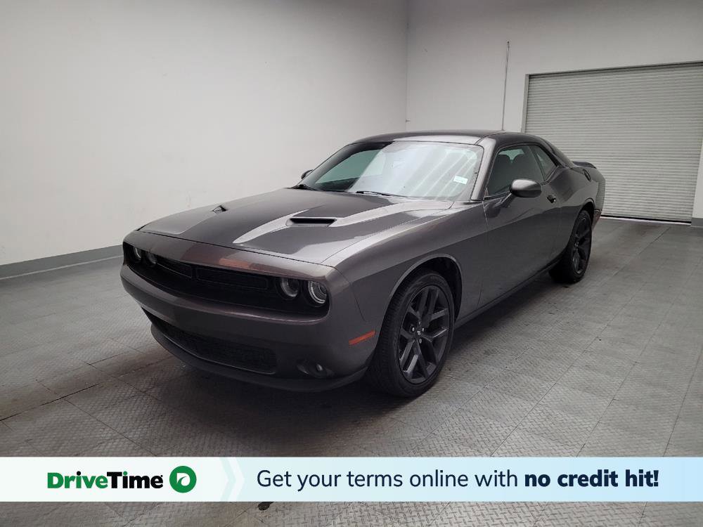 Used 2019 Dodge Challenger SXT w/ Blacktop Package RWD image 1