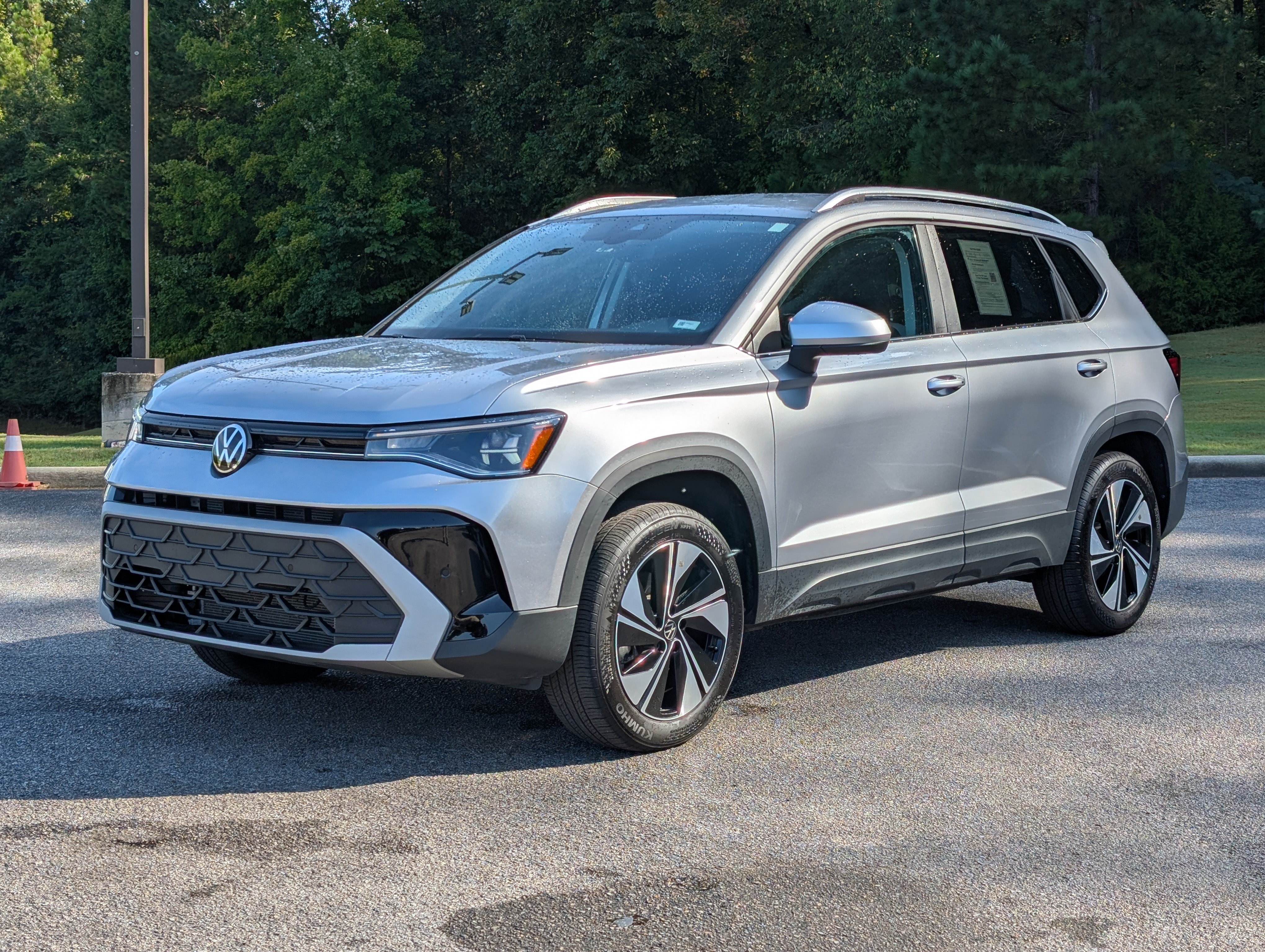 Used 2025 Volkswagen Taos SE AWD/4WD image 5