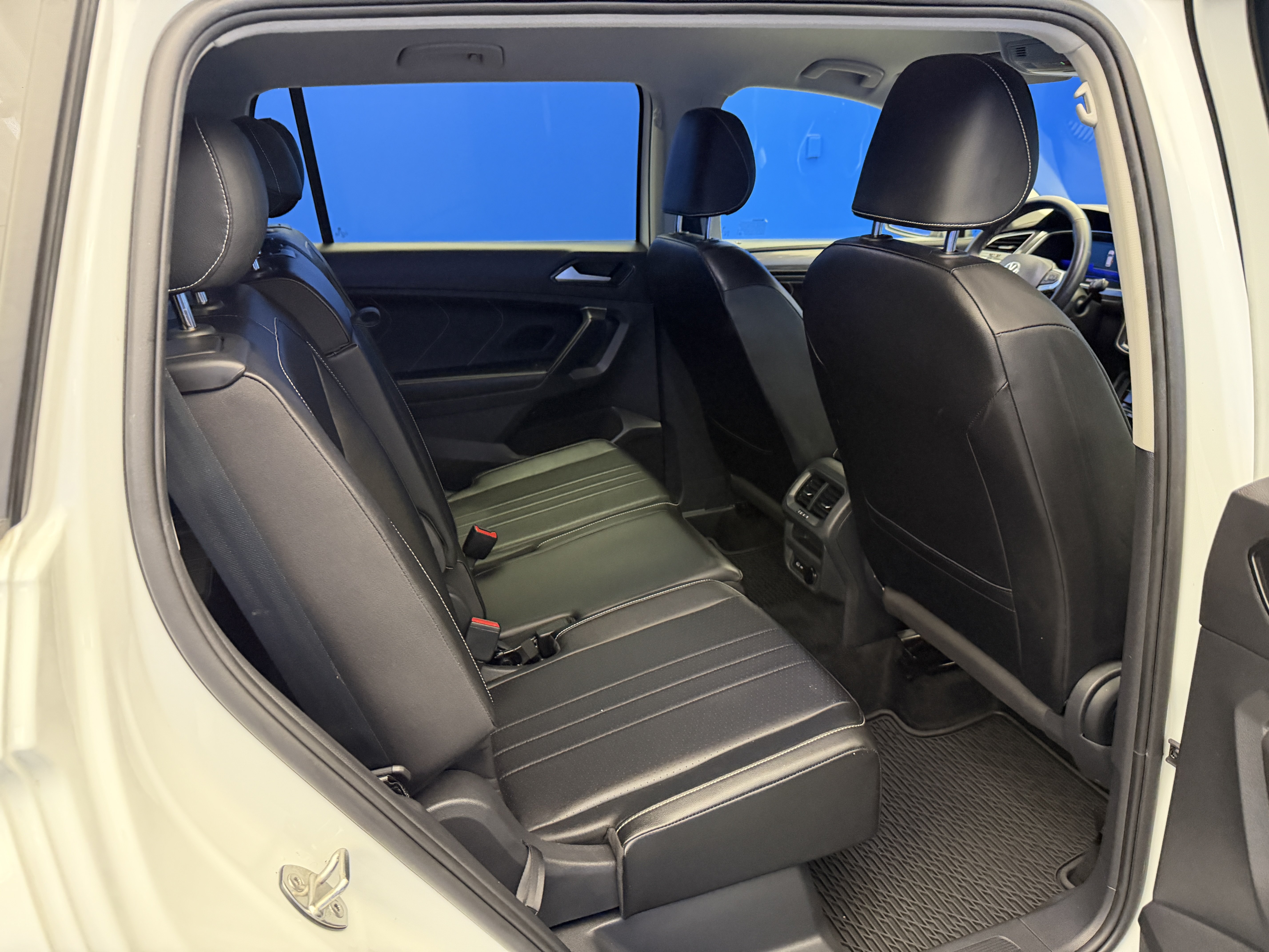 Certified 2023 Volkswagen Tiguan SE FWD image 25