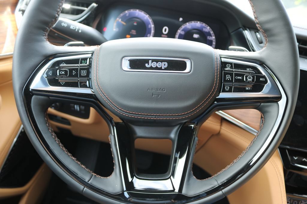 New 2026 Jeep Grand Cherokee Summit w/ Obsidian Package AWD/4WD image 22