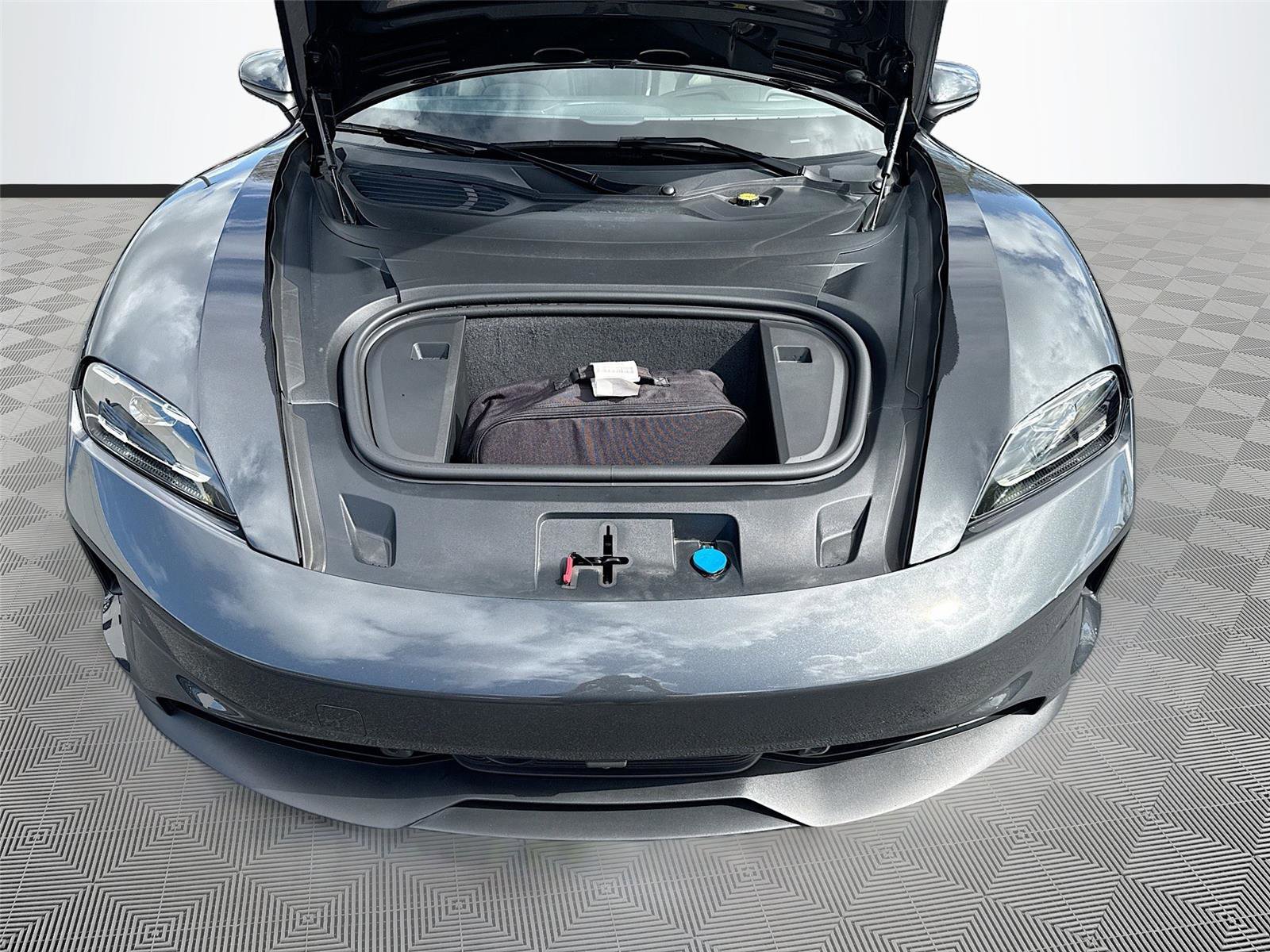Used 2025 Porsche Taycan image 31