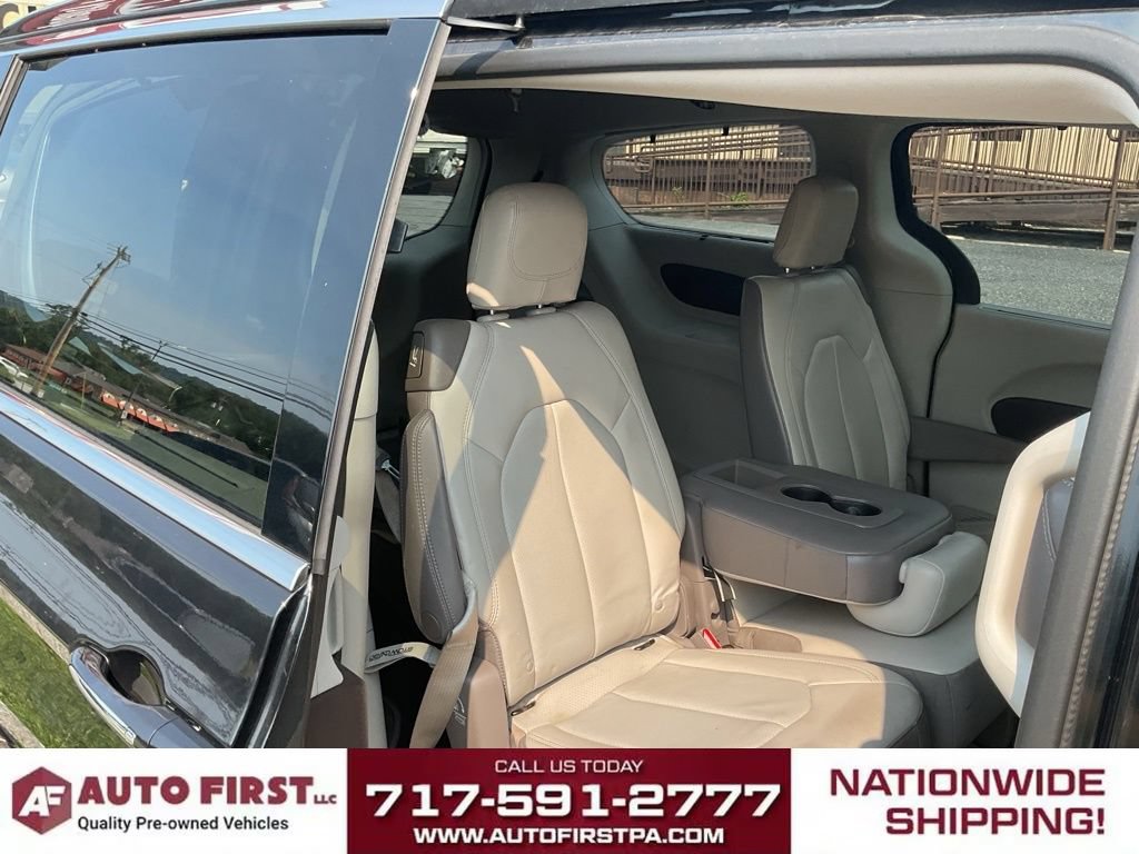 Used 2018 Chrysler Pacifica Touring-L w/ Advanced Safetytec Group FWD image 13