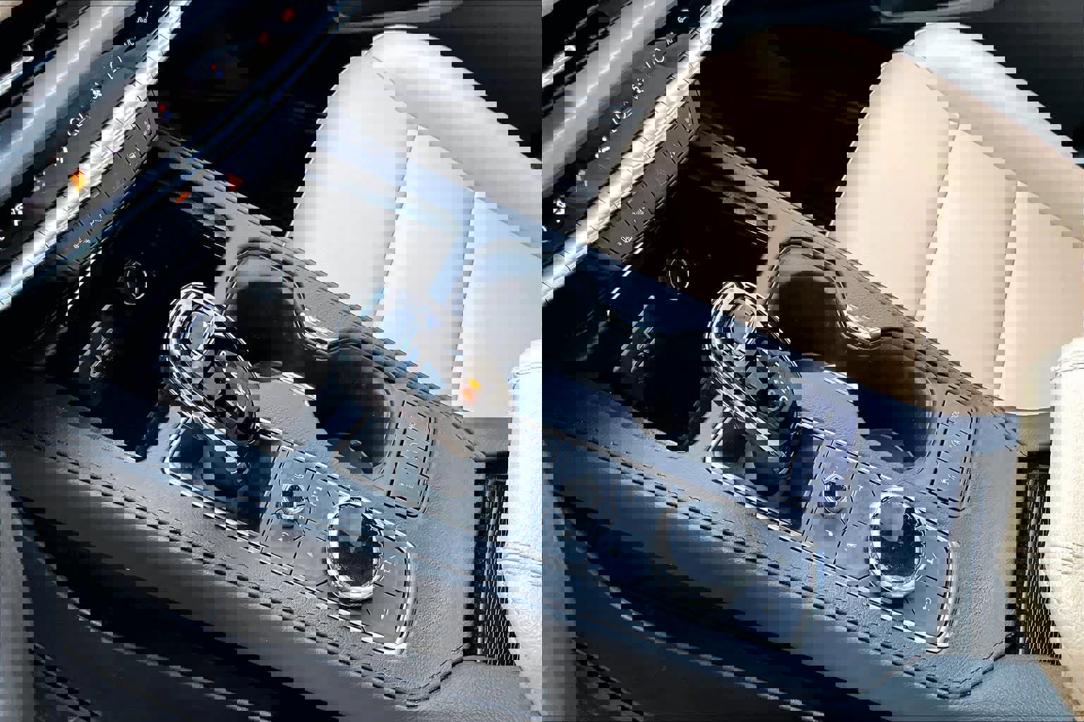 Used 2024 Cadillac XT4 Luxury w/ Cold Weather Package image 14