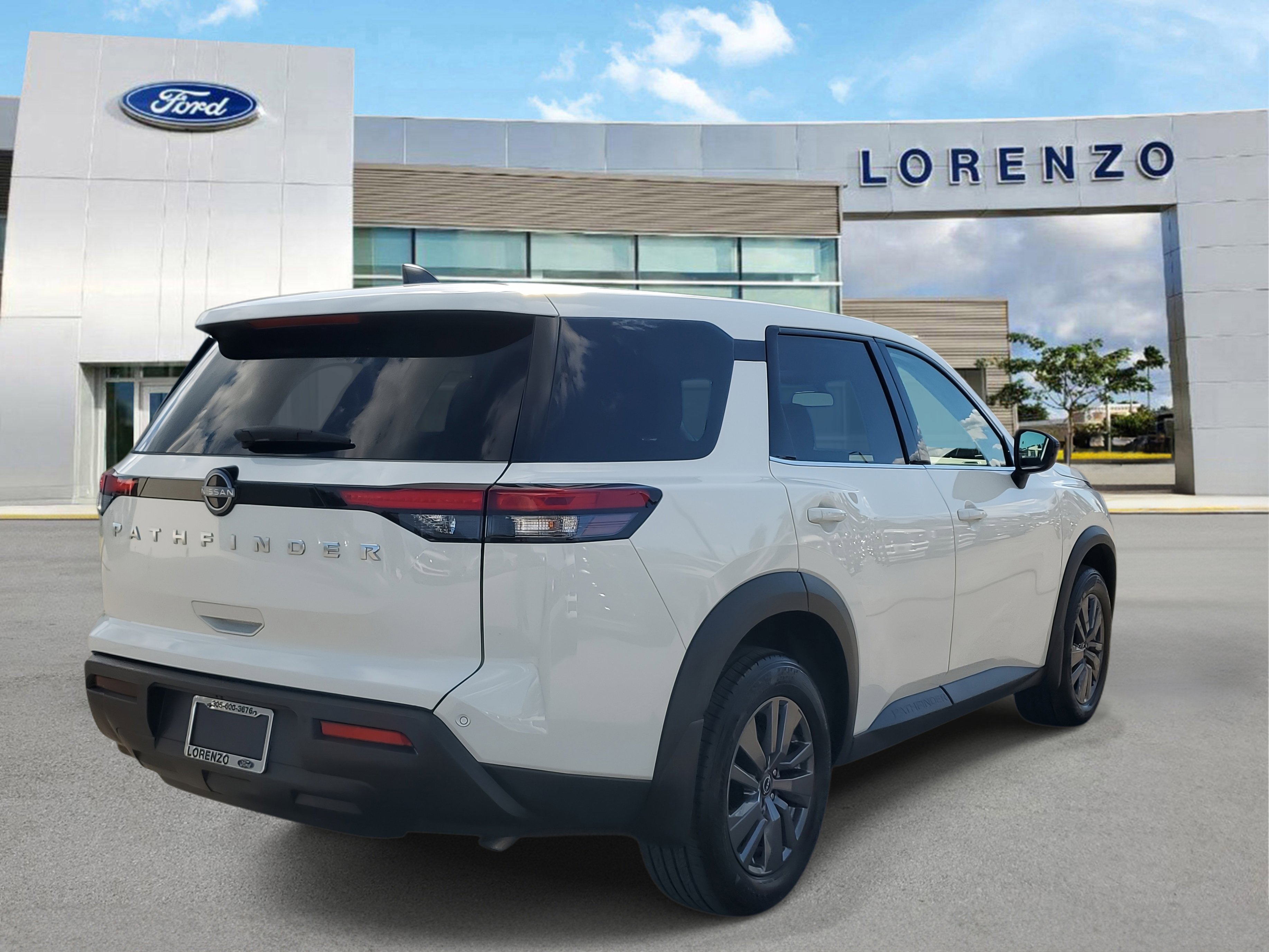 Used 2024 Nissan Pathfinder S image 5