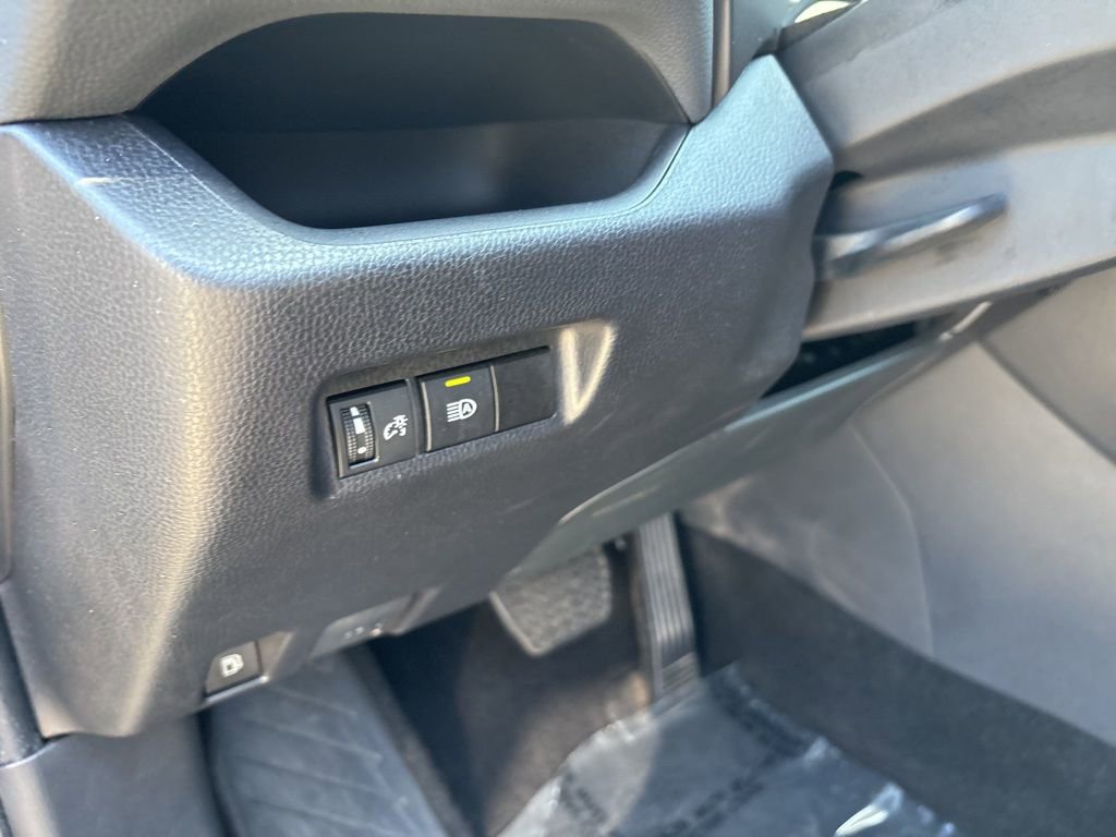 Used 2025 Toyota RAV4 LE AWD/4WD image 16