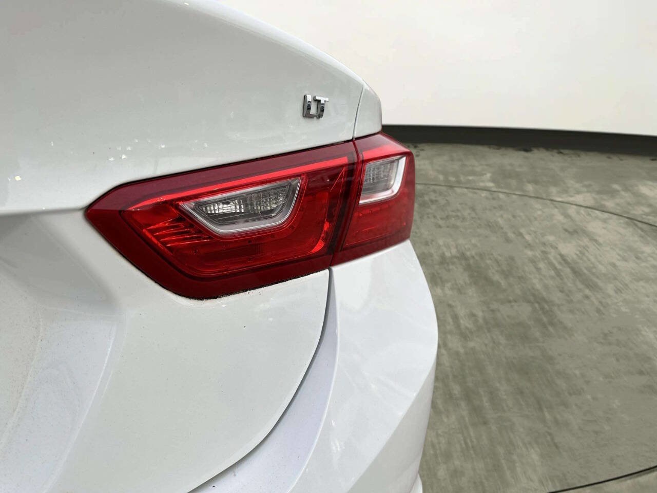 Used 2017 Chevrolet Malibu LT image 23