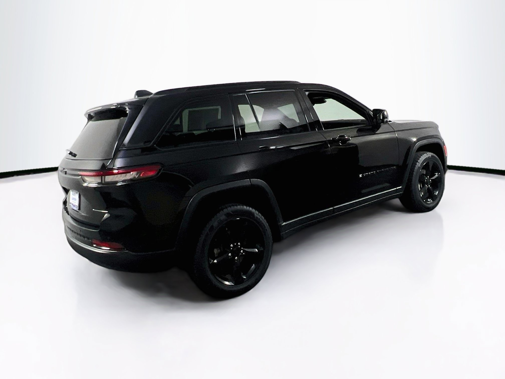 Used 2023 Jeep Grand Cherokee Altitude AWD/4WD image 5