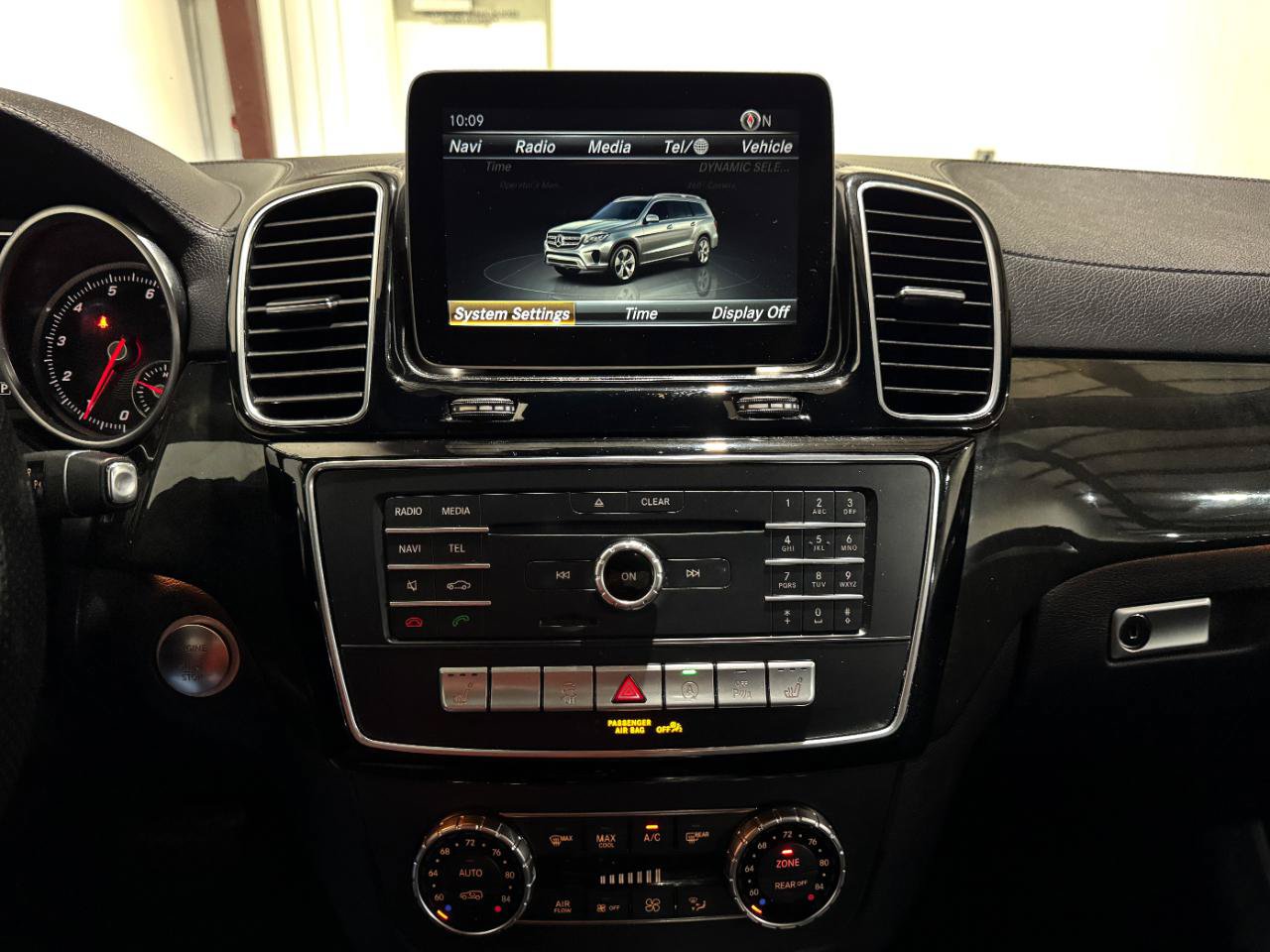 Used 2018 Mercedes-Benz GLS 450 4MATIC image 25