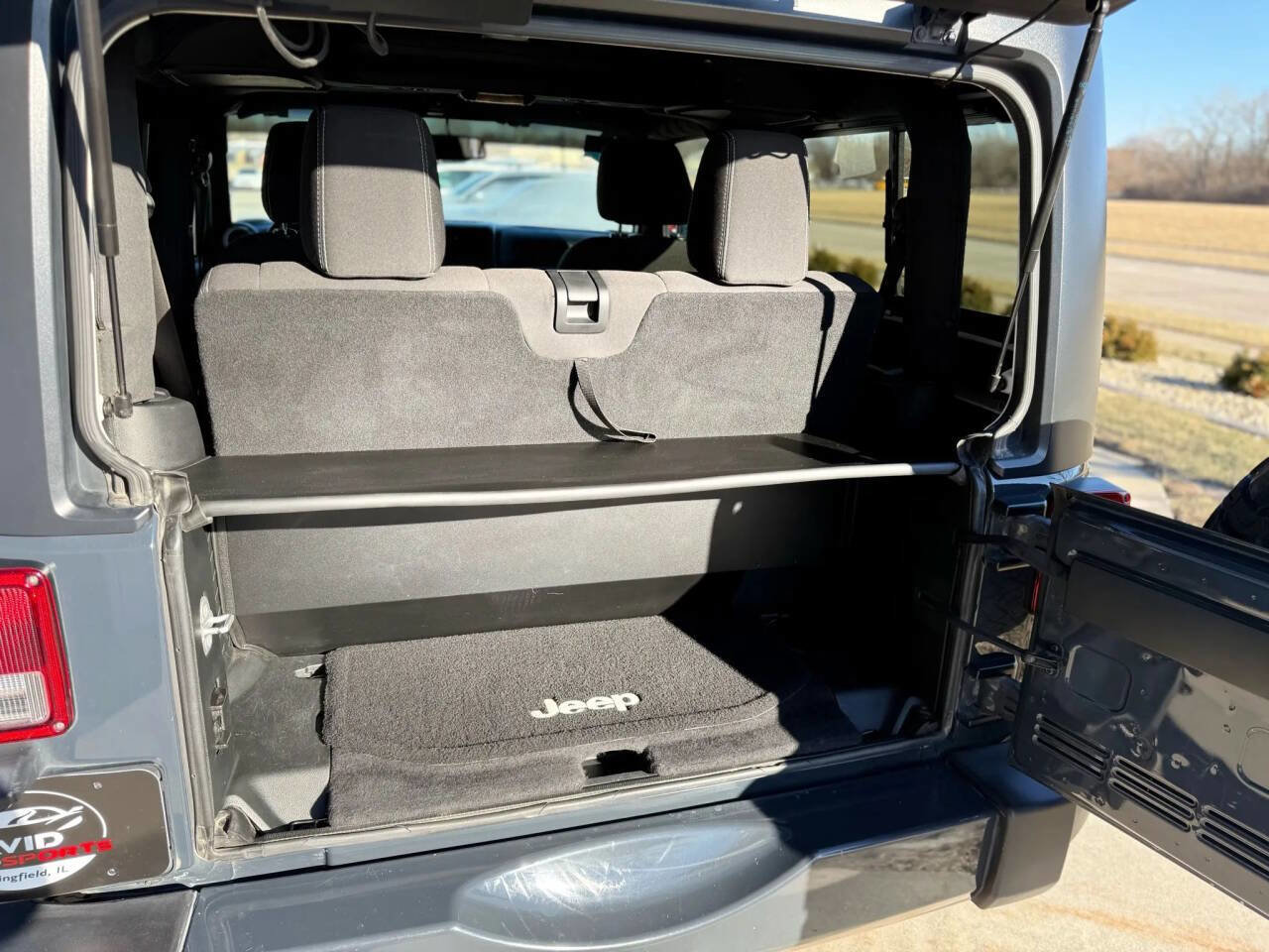 Used 2017 Jeep Wrangler Sahara w/ Connectivity Group image 19