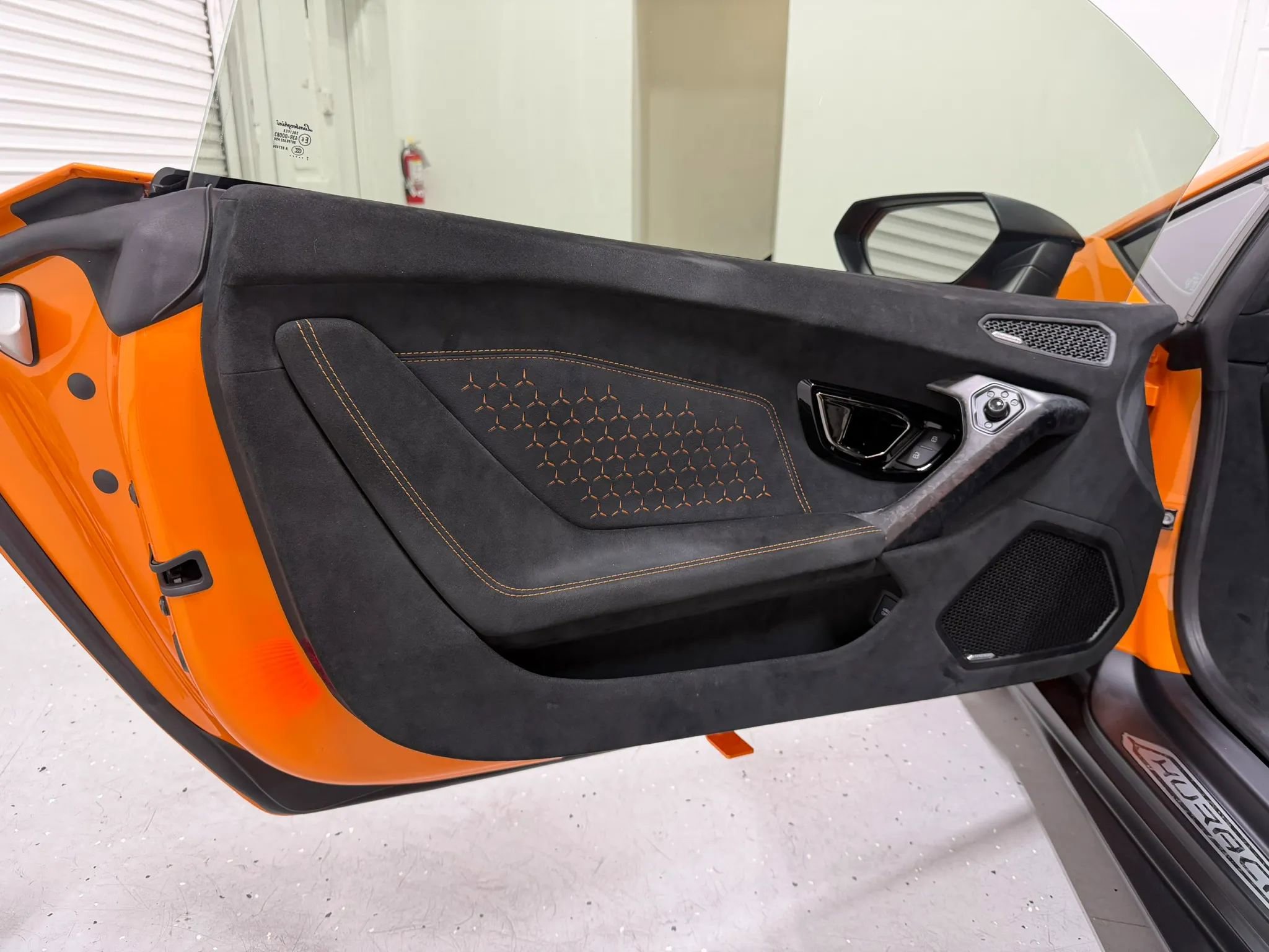 Used 2018 Lamborghini Huracan Performante AWD/4WD image 33