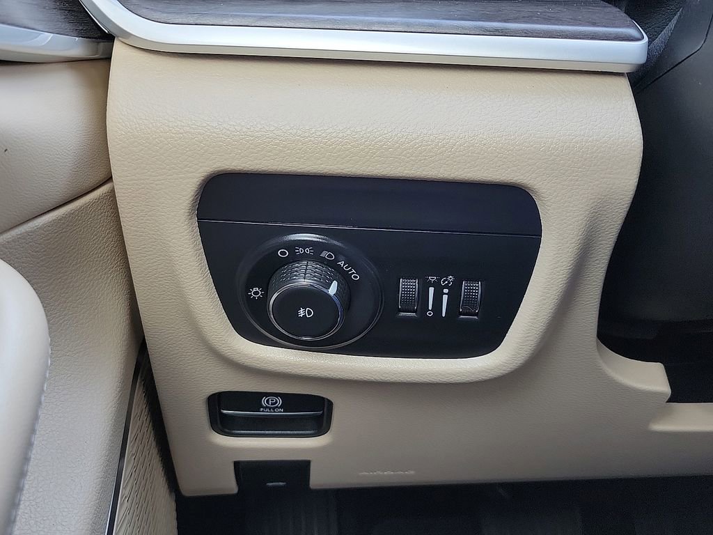 Used 2023 Jeep Grand Cherokee Limited AWD/4WD image 14