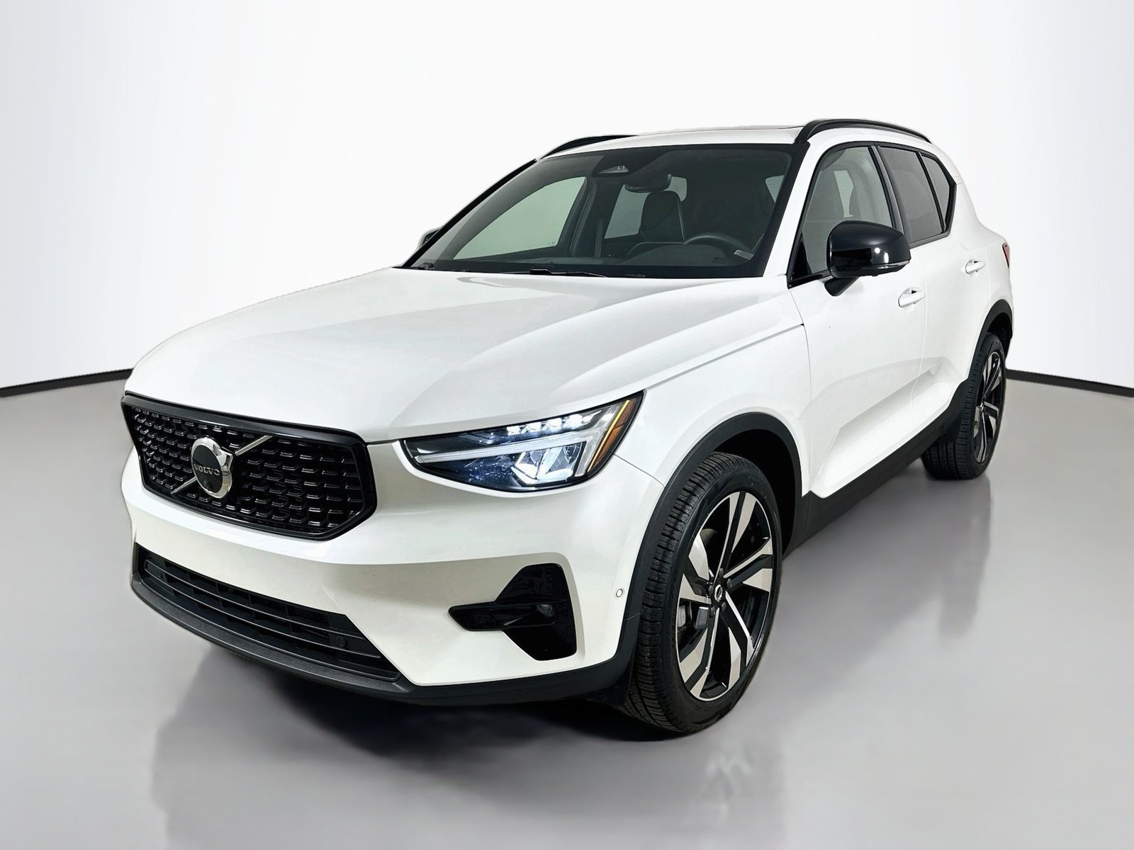 Used 2023 Volvo XC40 B5 Plus w/ Driver Assist Package