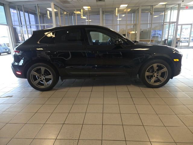 Used 2023 Porsche Macan image 9
