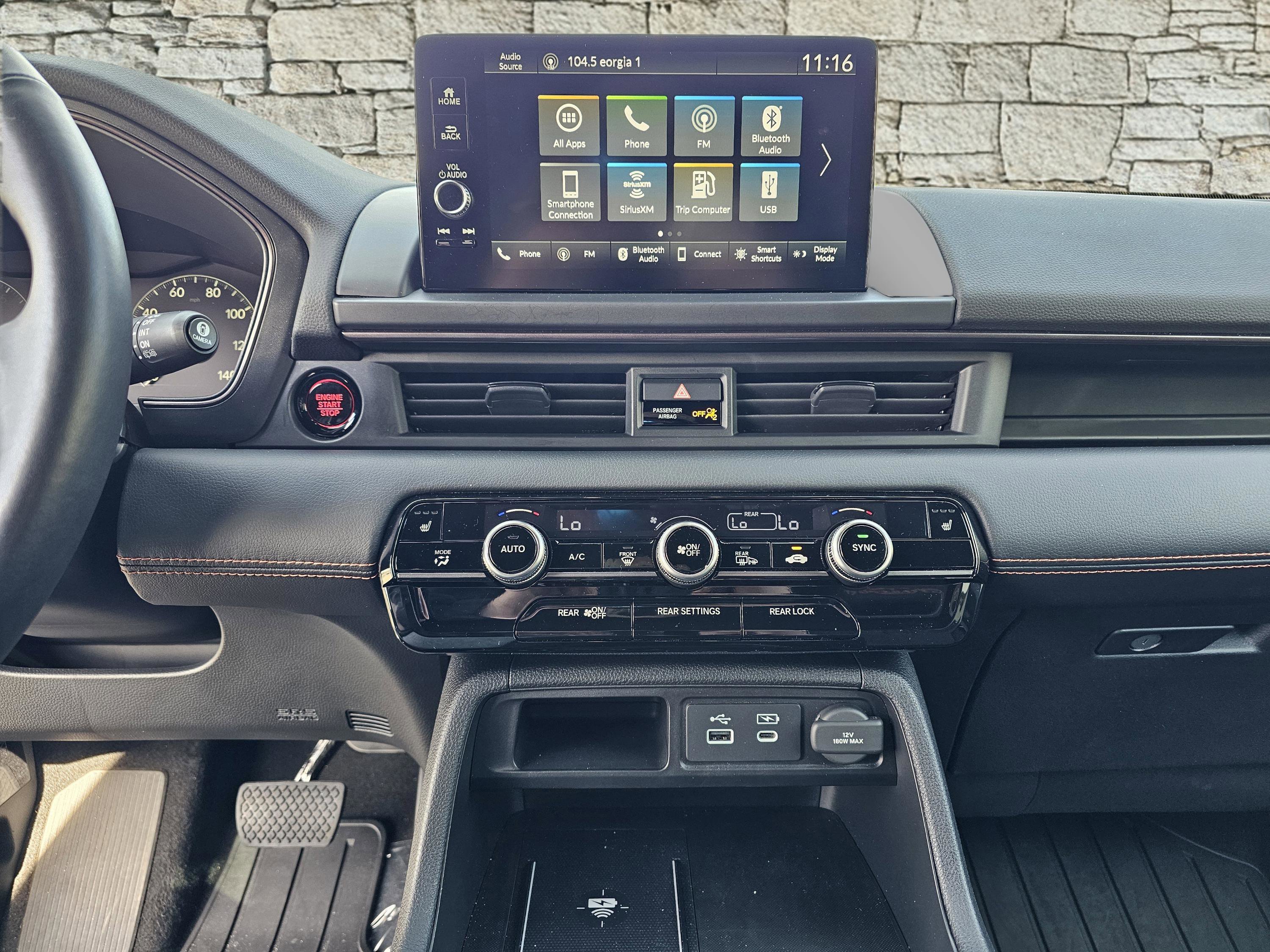 Used 2025 Honda Pilot TrailSport image 25