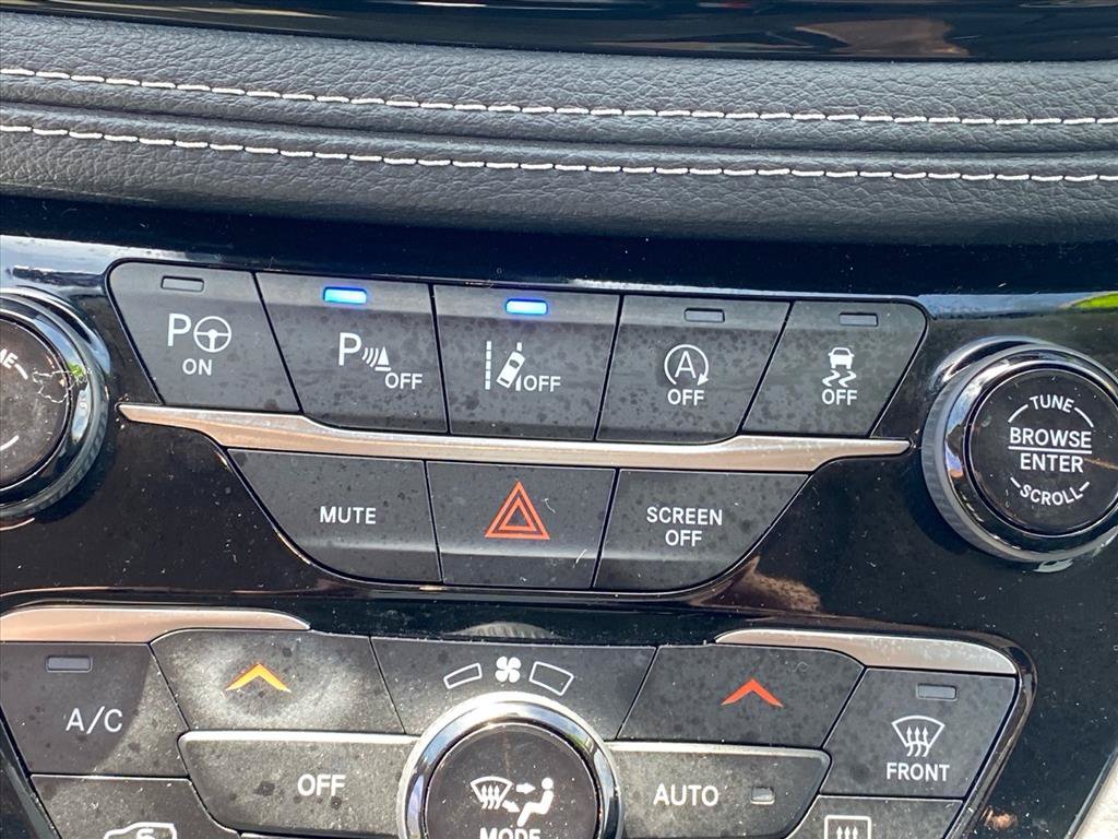 Used 2022 Chrysler Pacifica Limited AWD/4WD image 13