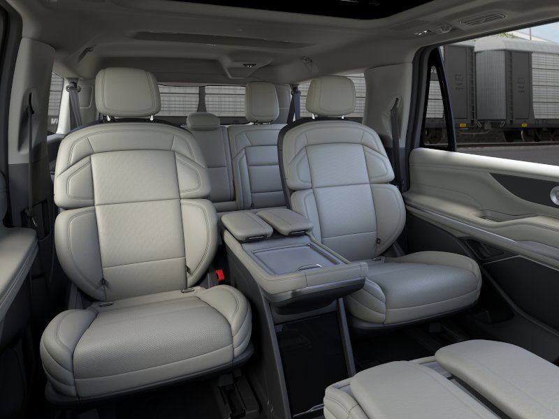 New 2026 Lincoln Navigator L Reserve w/ Jet Appearance Package AWD/4WD image 11