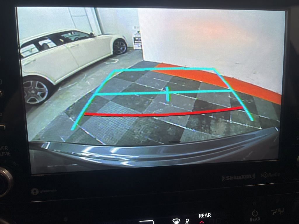 Used 2021 Toyota Highlander LE image 30