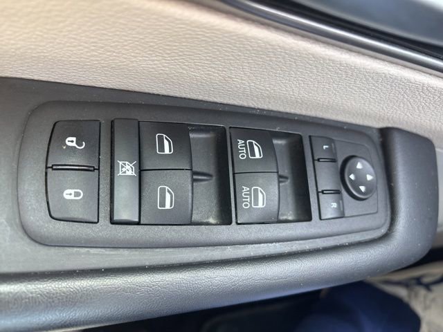 Used 2023 Chrysler Pacifica Touring-L FWD image 20