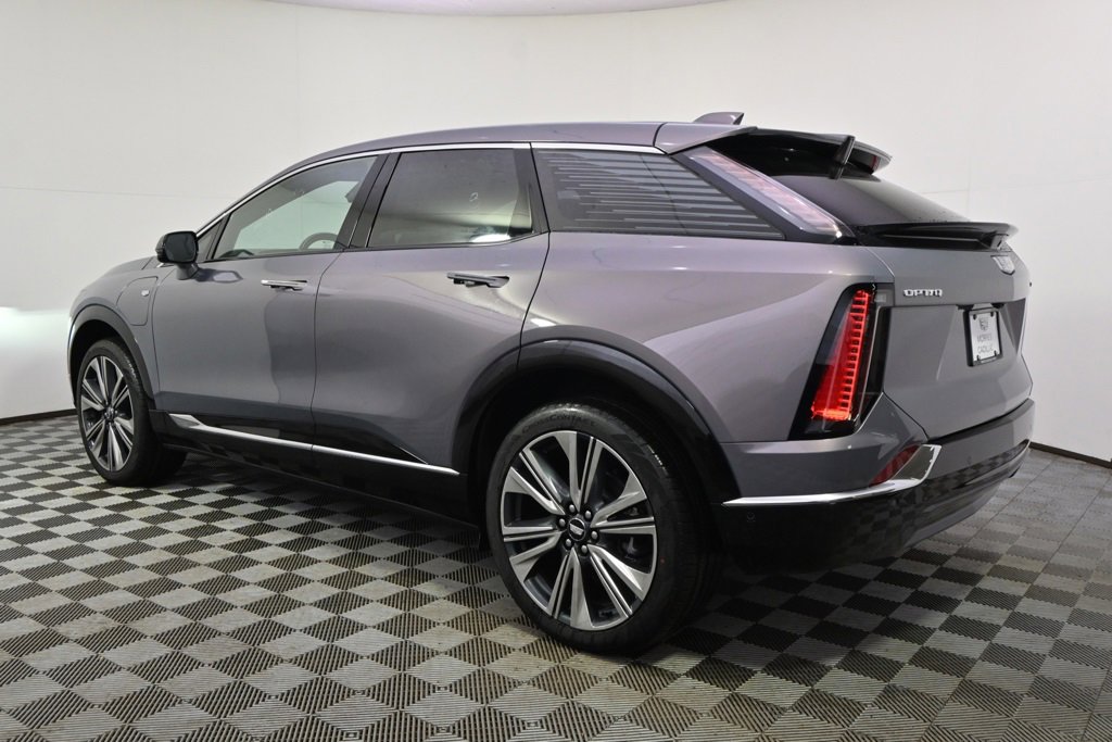 New 2026 Cadillac Optiq Luxury 2 image 3