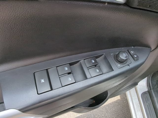 Used 2014 Chevrolet Captiva Sport LTZ FWD image 13