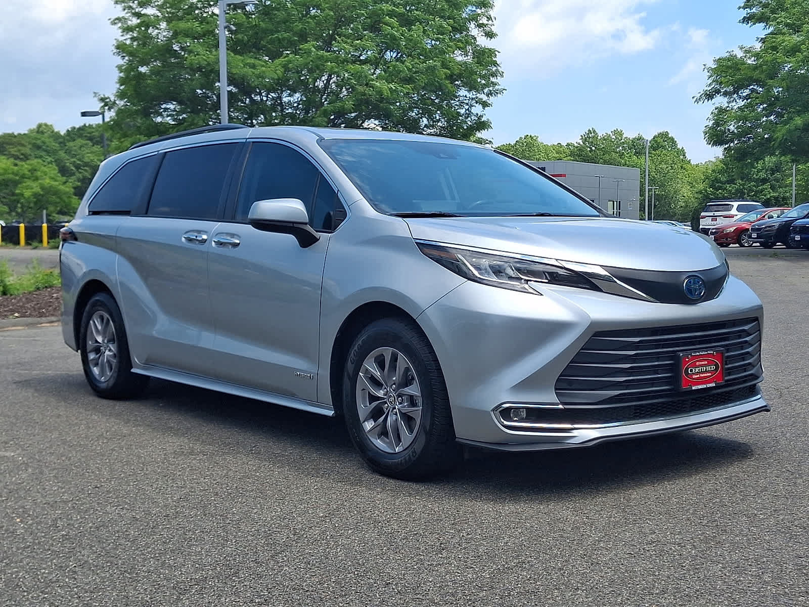 Certified 2021 Toyota Sienna XLE w/ XLE Plus Package FWD image 4